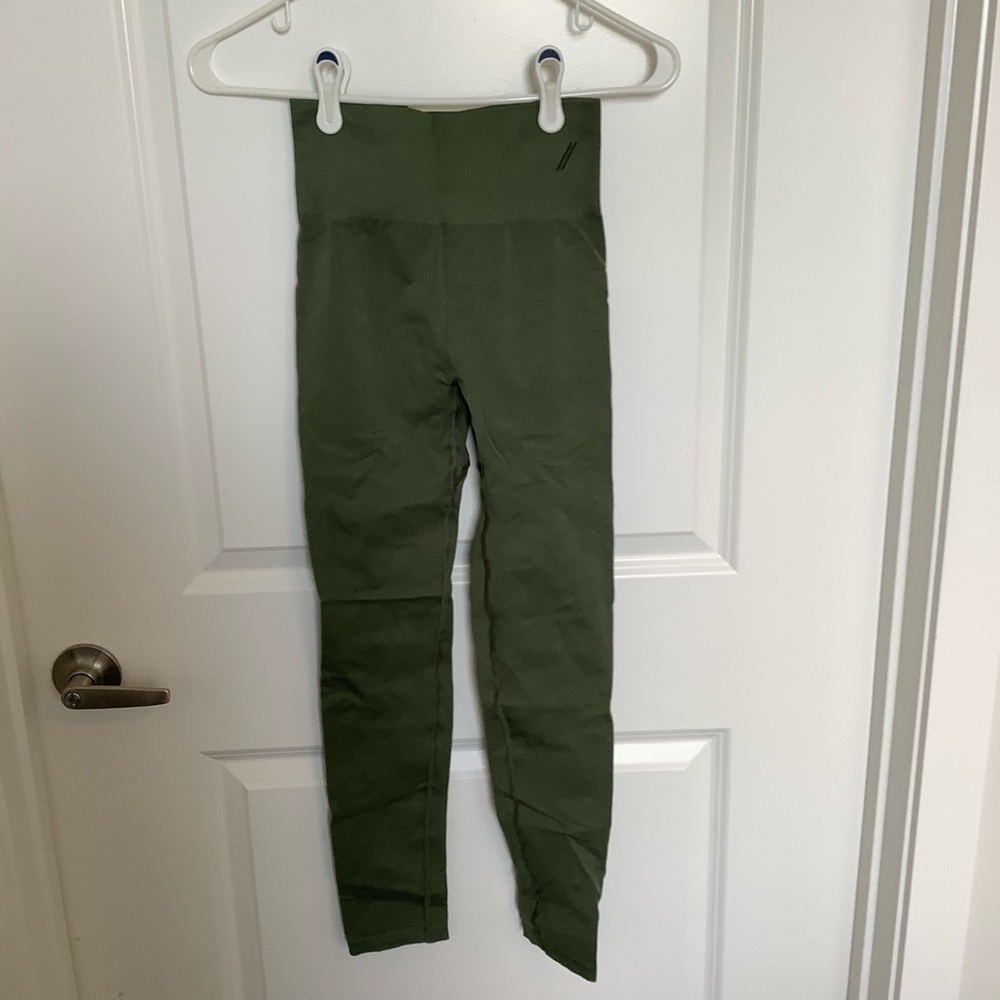 tala four leaf clover zinnia leggings